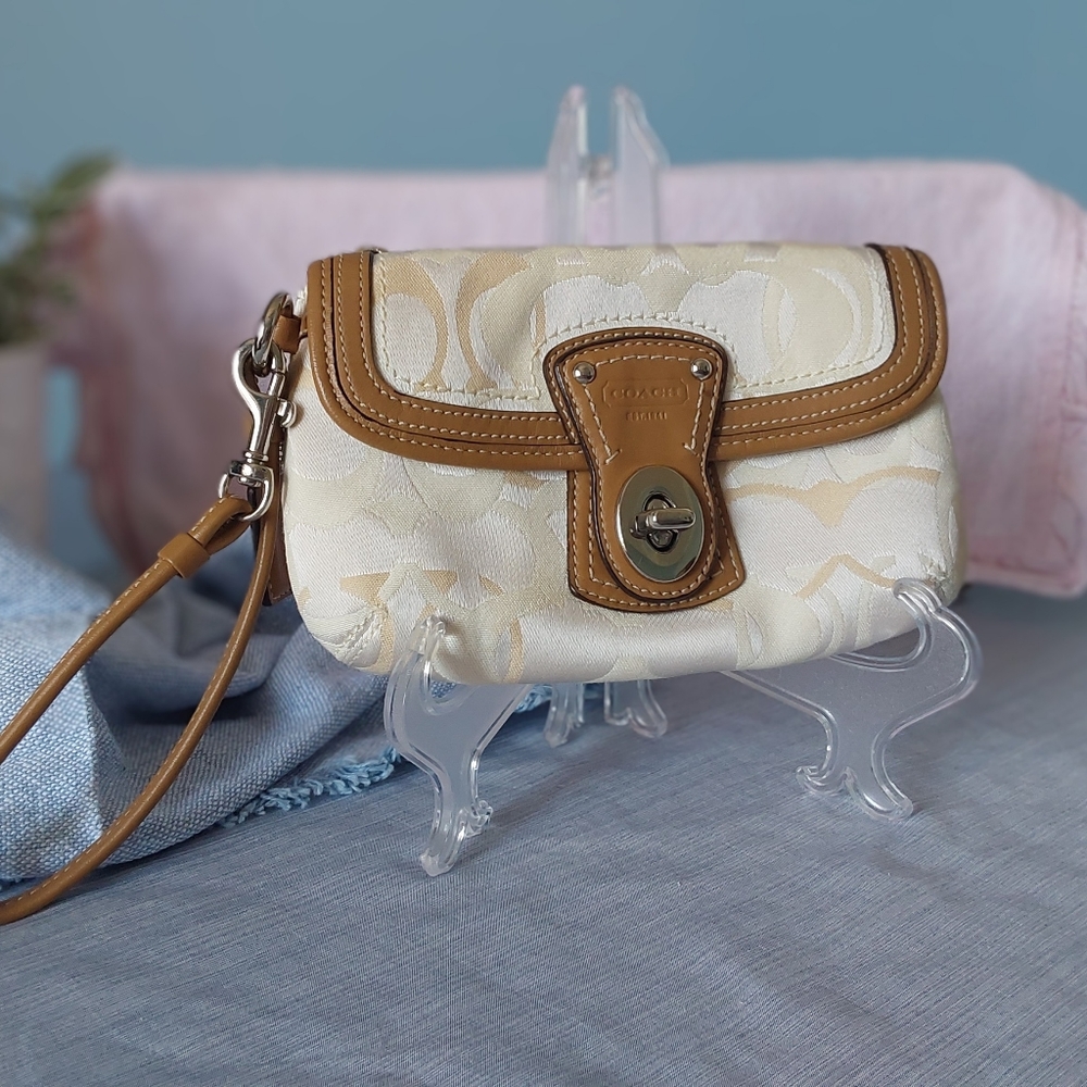 Coach Legacy Signature turnlock wristlet EUC
